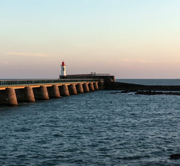 Passerelle de la grande jetée à la Chaume (Les Sables d'Olonne, France)