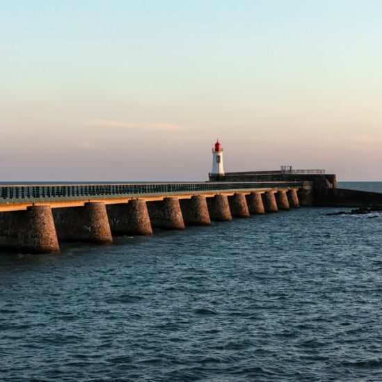 Passerelle de la grande jetée à la Chaume (Les Sables d'Olonne, France)