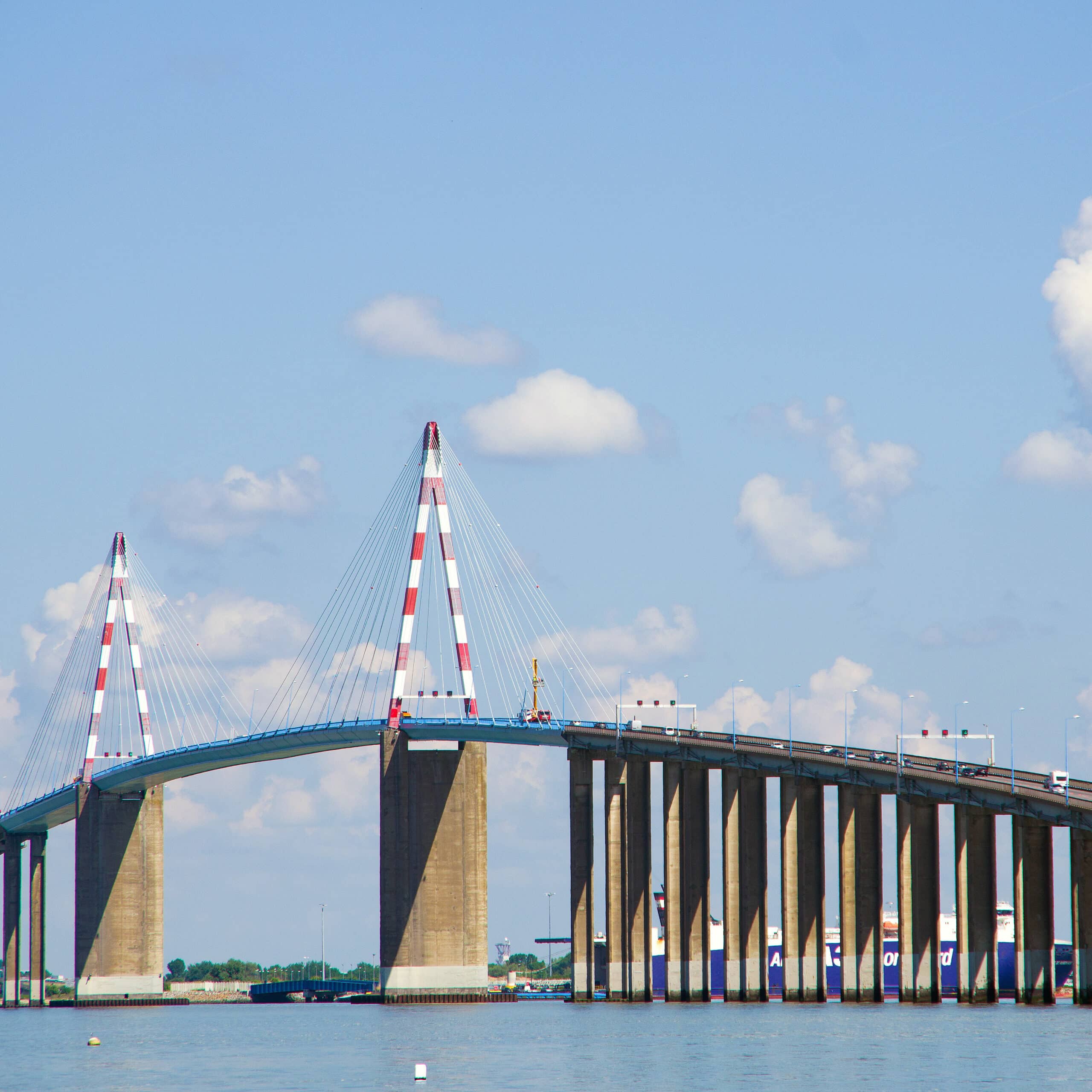 Le célèbre pont suspendu de Saint Nazaire, en Loire Atlantique, France